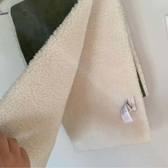 House of Harlow 1960 Green and White Scarf - Picture 2 of 4